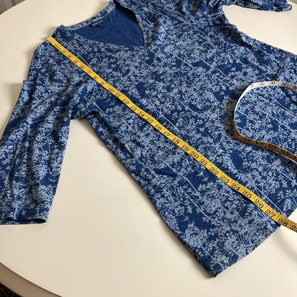 Pure Jill Indigo V-Neck Blue top with flower print and front pocket- Large - Picture 8 of 12